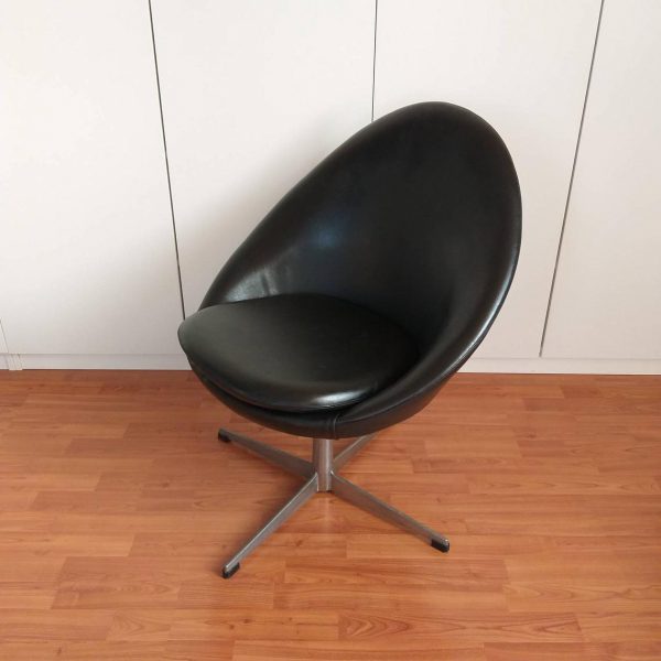 Mid Century Danish Swivel Egg Chair, Kanari Denmark Chair, Scandinavian Design, Black, Office Egg Chair, Living room Chair, 70s