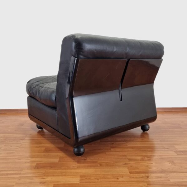 1 of 3 Mid Century Amanta Easy Chairs, Vintage Black Leather Lounge Chair, Mario Bellini for C&B Italy '70s