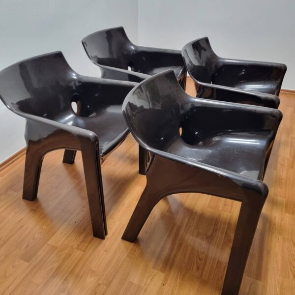 1 of 4 Gaudi Chairs By Vico Magistretti for Artemide, Italy 70s